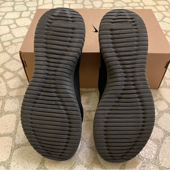 Skechers Air Cooled Memory Foam Shoes in Black.  Size 10 - Picture 3 of 4